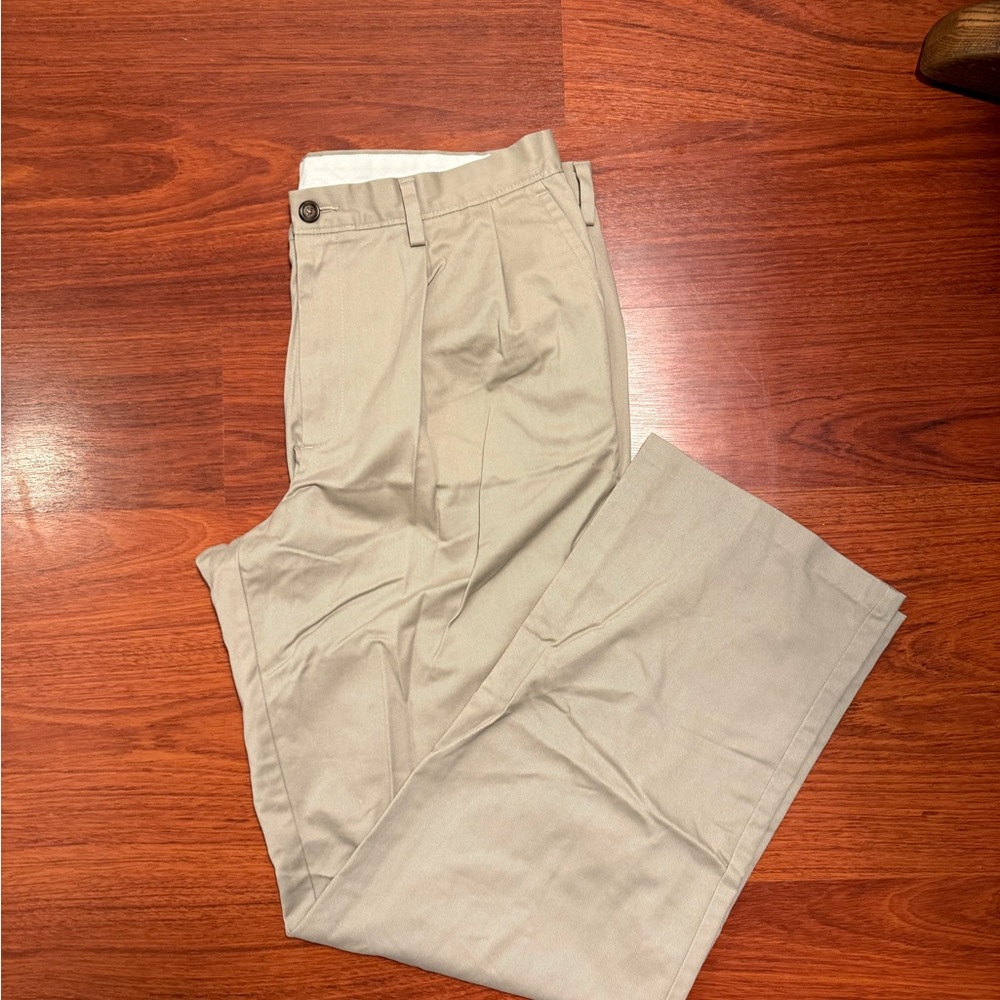 NWOT Dockers Men's Khakis - 38x34